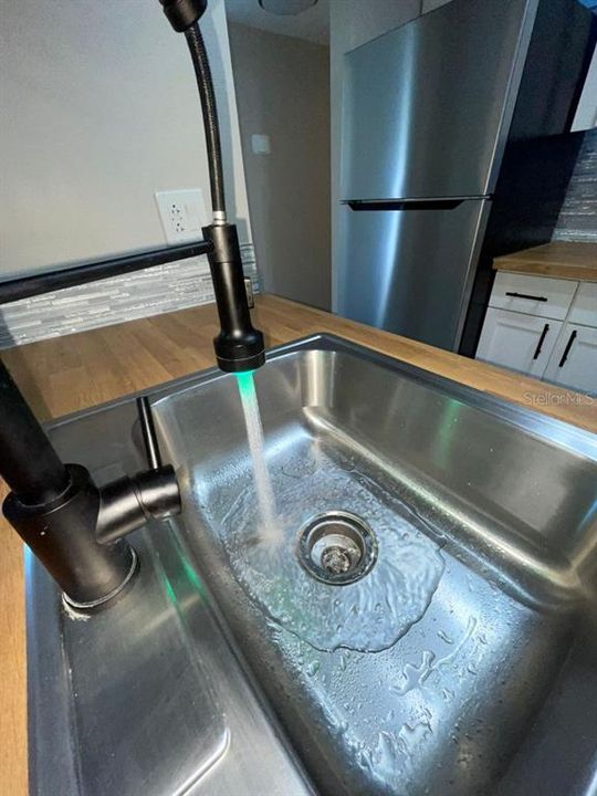 For Sale: $130,000 (2 beds, 1 baths, 813 Square Feet)