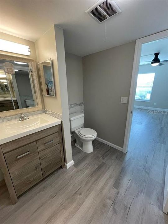 For Sale: $130,000 (2 beds, 1 baths, 813 Square Feet)