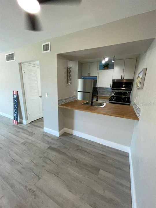 For Sale: $130,000 (2 beds, 1 baths, 813 Square Feet)