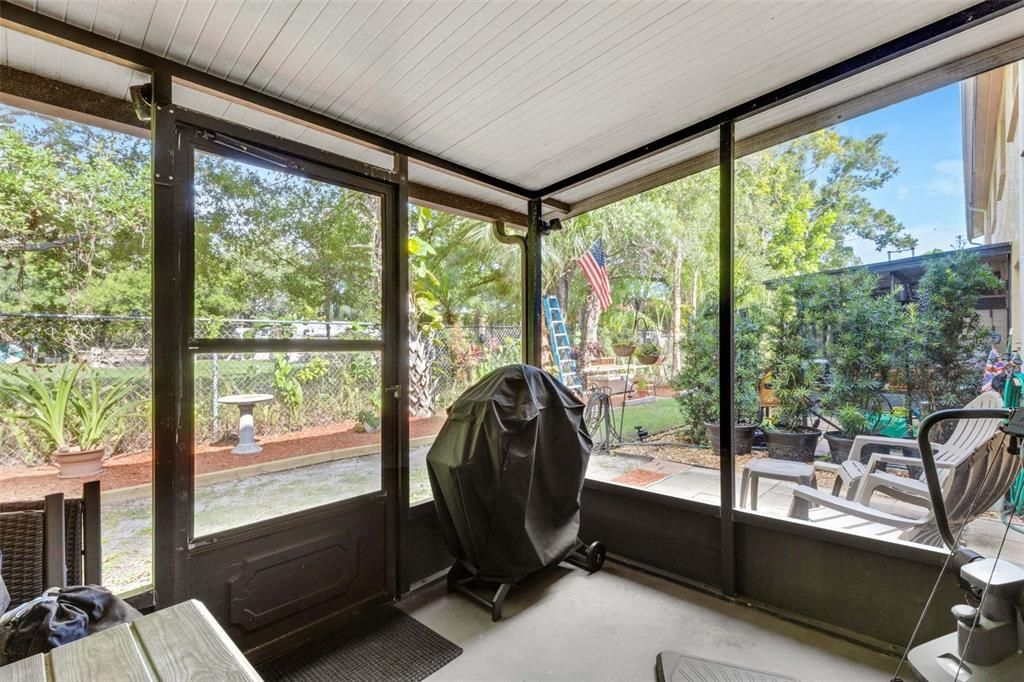 For Sale: $174,900 (2 beds, 2 baths, 880 Square Feet)