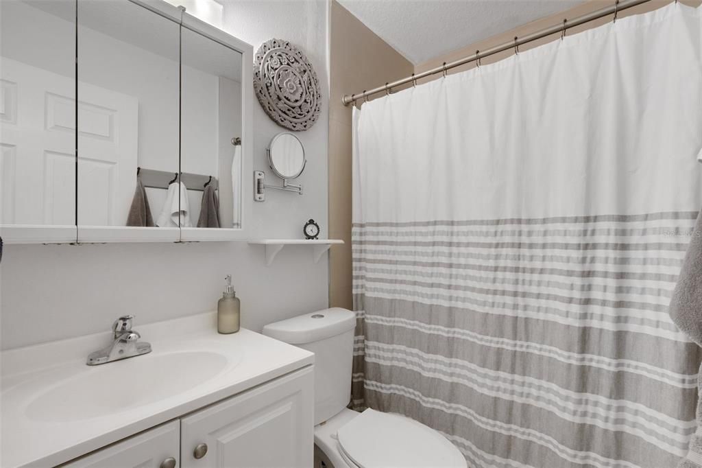 For Sale: $174,900 (2 beds, 2 baths, 880 Square Feet)