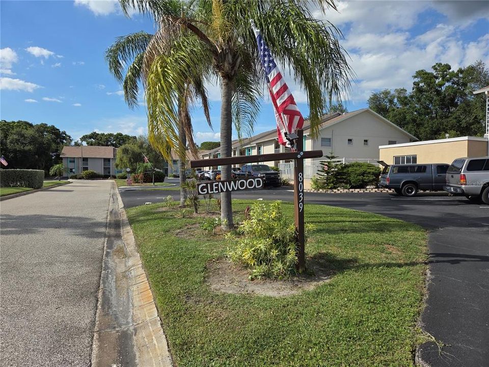 For Sale: $174,900 (2 beds, 2 baths, 880 Square Feet)