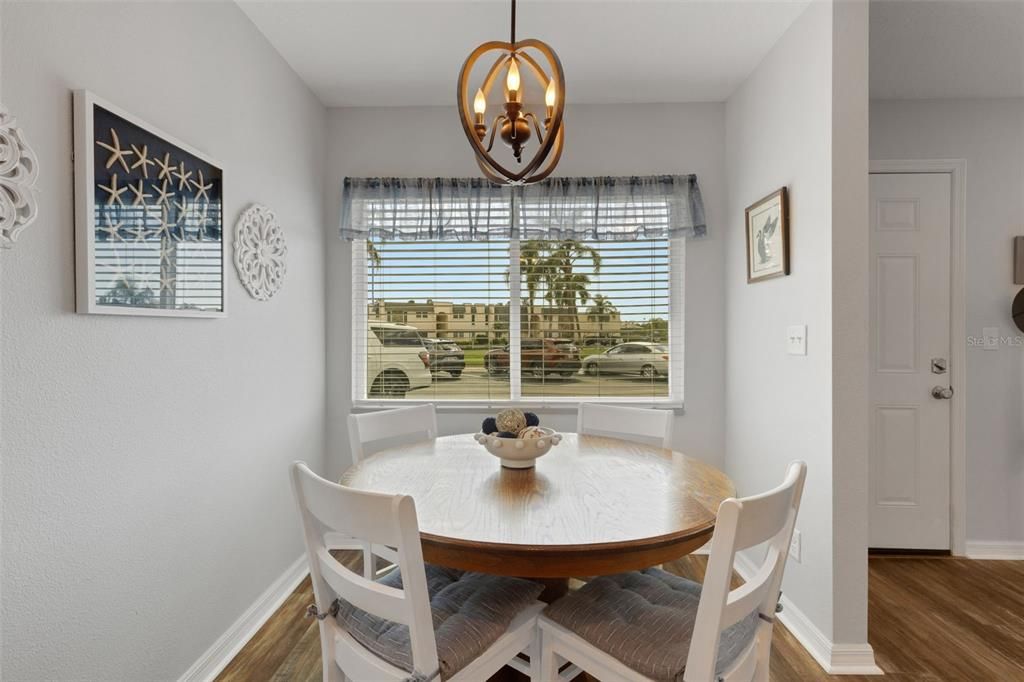 For Sale: $174,900 (2 beds, 2 baths, 880 Square Feet)