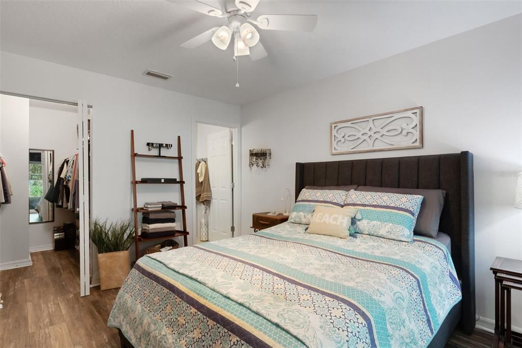 For Sale: $174,900 (2 beds, 2 baths, 880 Square Feet)