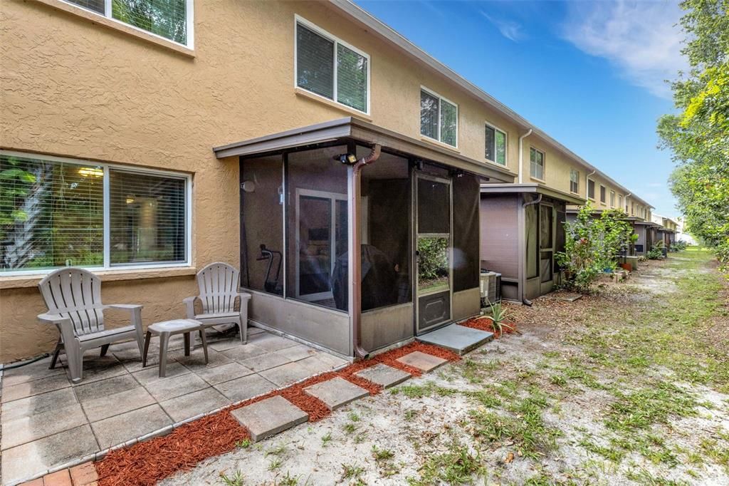 For Sale: $174,900 (2 beds, 2 baths, 880 Square Feet)