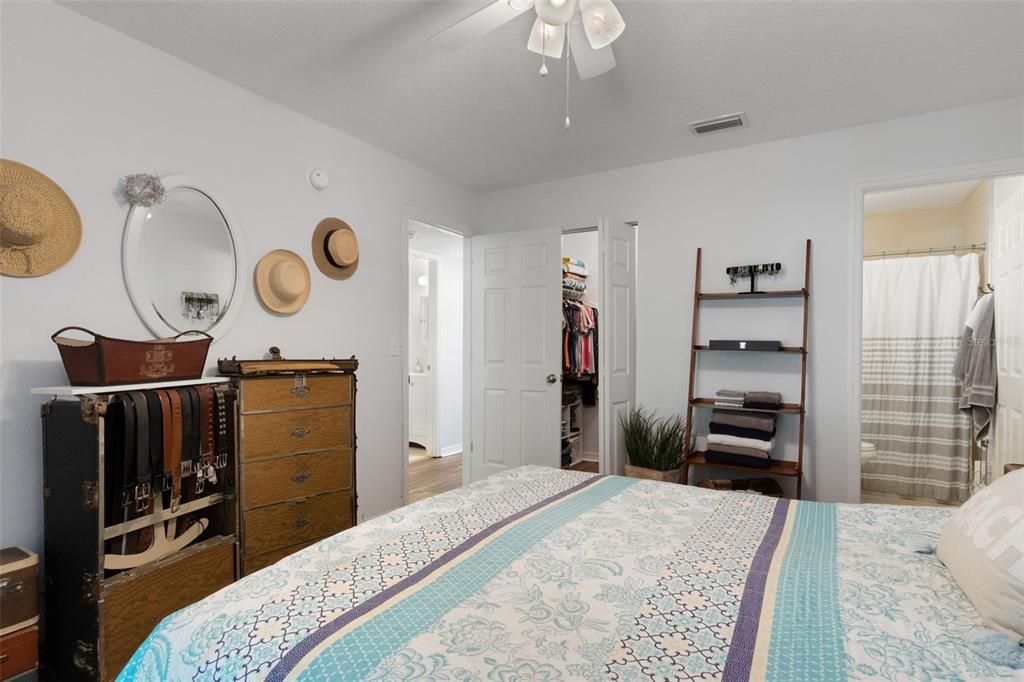 For Sale: $174,900 (2 beds, 2 baths, 880 Square Feet)