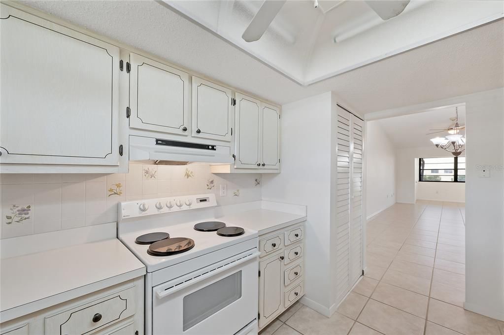 For Sale: $189,000 (2 beds, 2 baths, 1257 Square Feet)