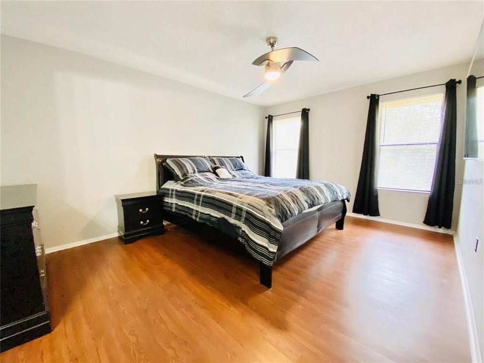 For Sale: $229,000 (2 beds, 2 baths, 1080 Square Feet)