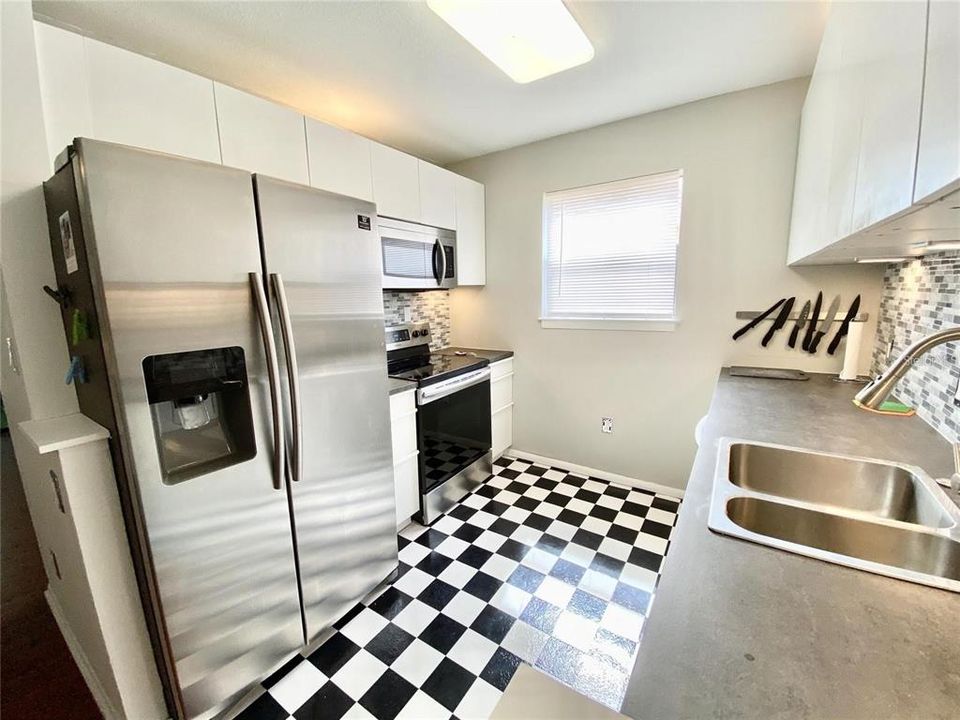 For Sale: $229,000 (2 beds, 2 baths, 1080 Square Feet)