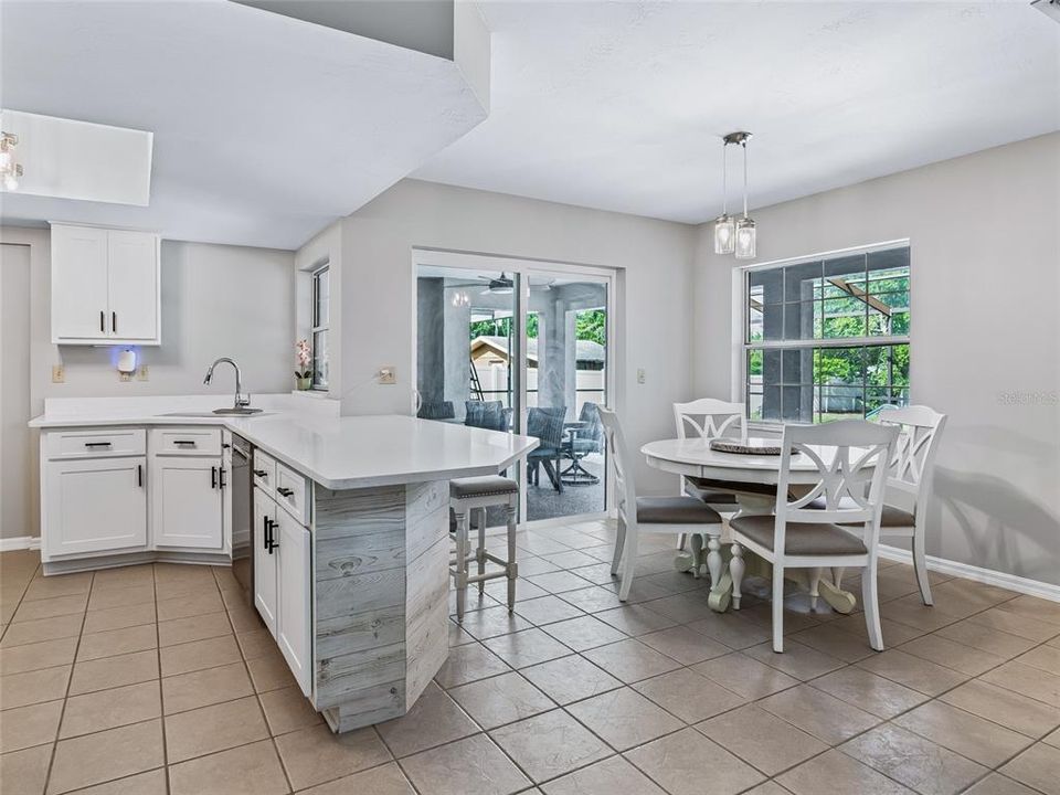 En Venta: $405,000 (3 camas, 2 baños, 2061 Pies cuadrados)