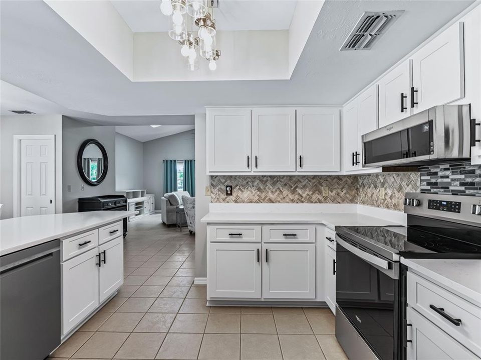 En Venta: $405,000 (3 camas, 2 baños, 2061 Pies cuadrados)