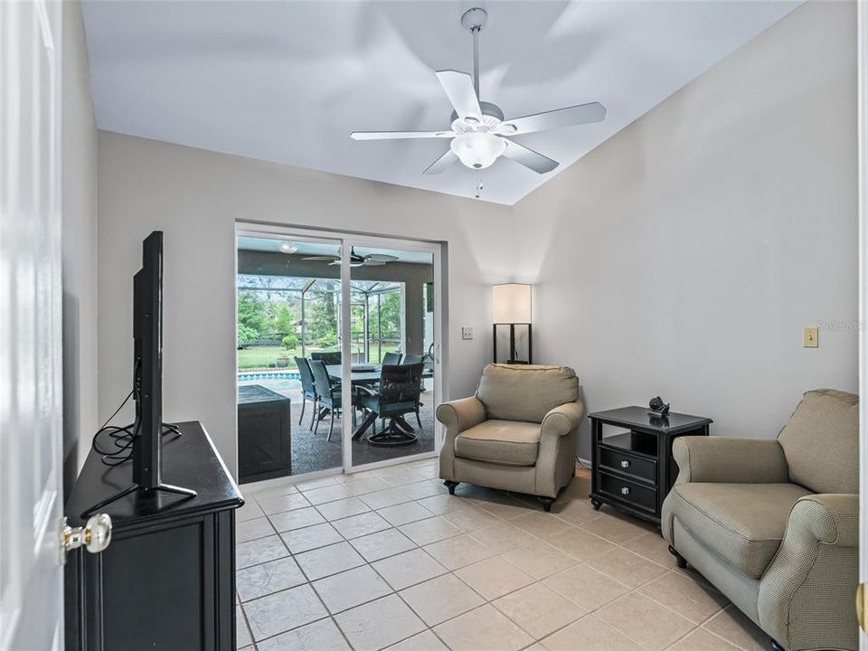 En Venta: $405,000 (3 camas, 2 baños, 2061 Pies cuadrados)