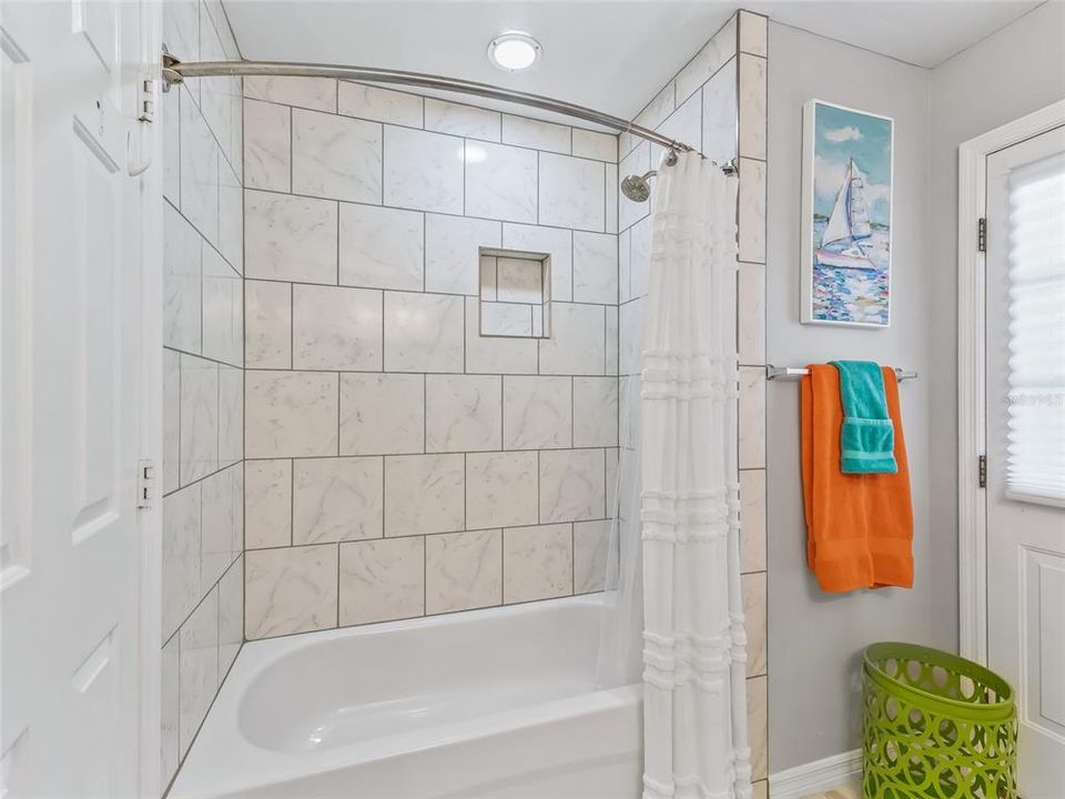 En Venta: $405,000 (3 camas, 2 baños, 2061 Pies cuadrados)