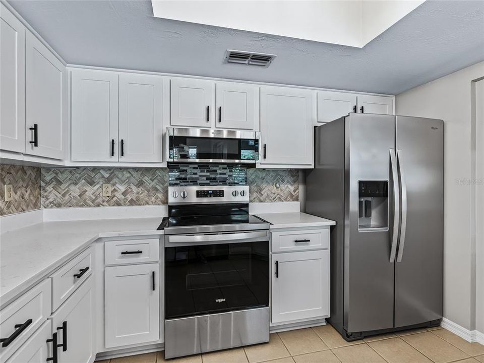 En Venta: $405,000 (3 camas, 2 baños, 2061 Pies cuadrados)