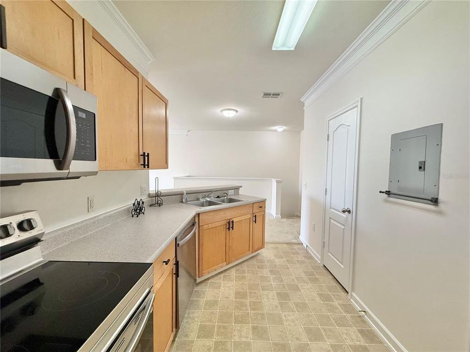 For Rent: $1,700 (1 beds, 1 baths, 967 Square Feet)