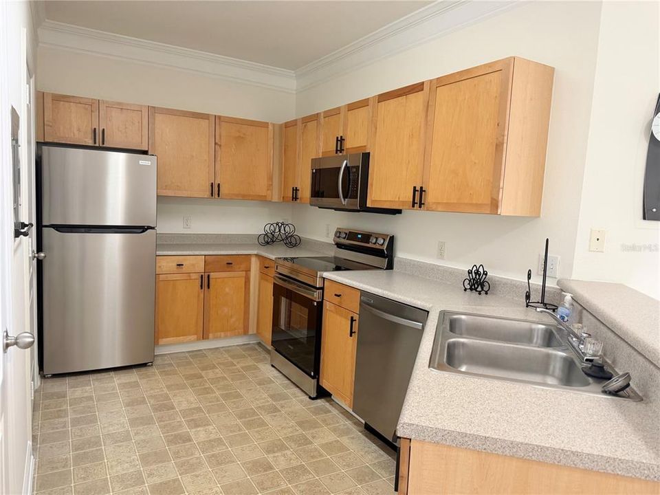 For Rent: $1,700 (1 beds, 1 baths, 967 Square Feet)