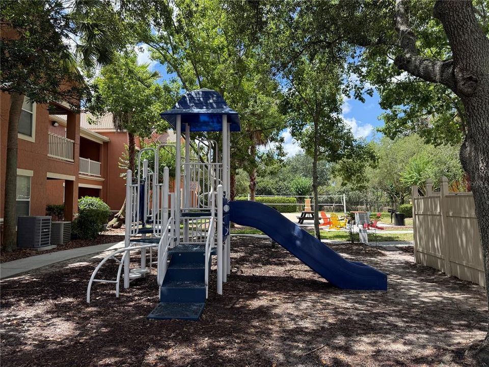 For Rent: $1,700 (1 beds, 1 baths, 967 Square Feet)