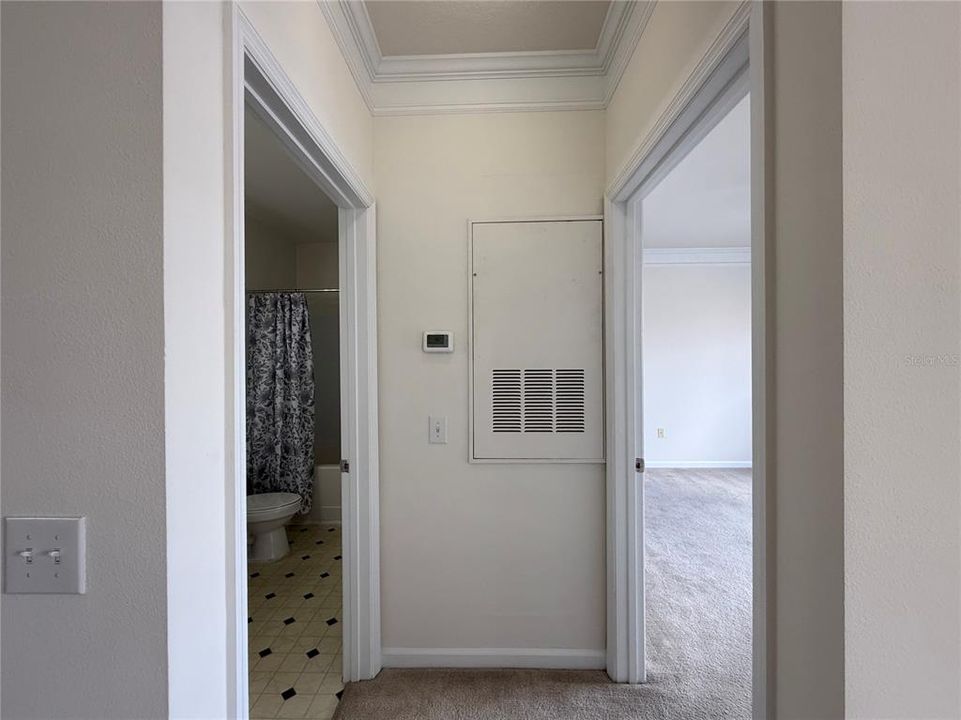 For Rent: $1,700 (1 beds, 1 baths, 967 Square Feet)
