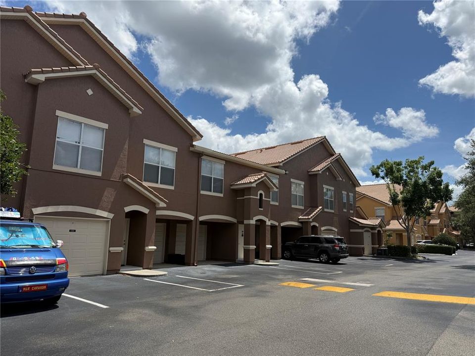For Rent: $1,700 (1 beds, 1 baths, 967 Square Feet)