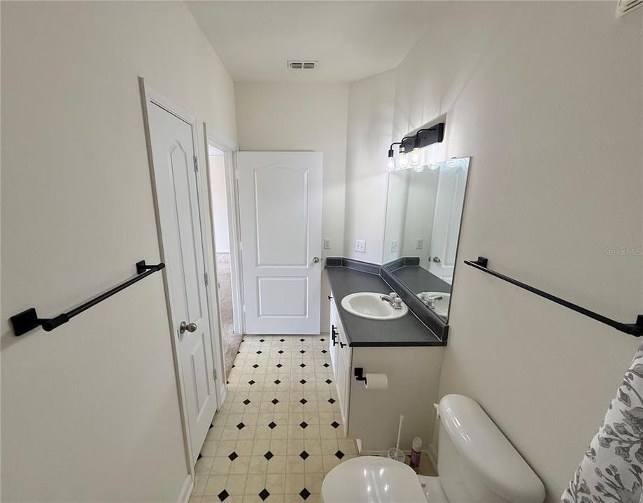 For Rent: $1,700 (1 beds, 1 baths, 967 Square Feet)