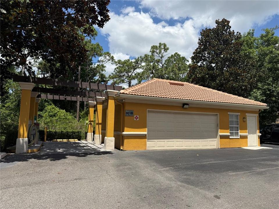 For Rent: $1,700 (1 beds, 1 baths, 967 Square Feet)