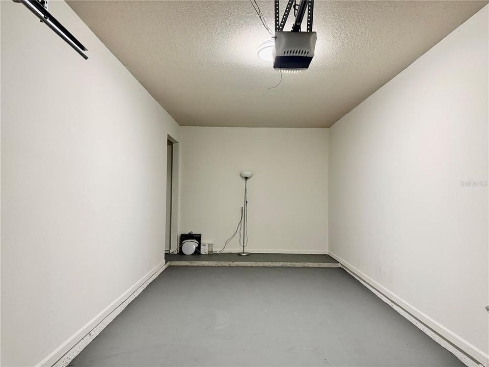 For Rent: $1,700 (1 beds, 1 baths, 967 Square Feet)