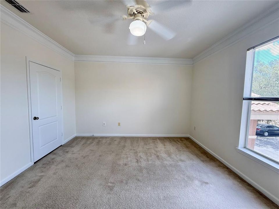 For Rent: $1,700 (1 beds, 1 baths, 967 Square Feet)