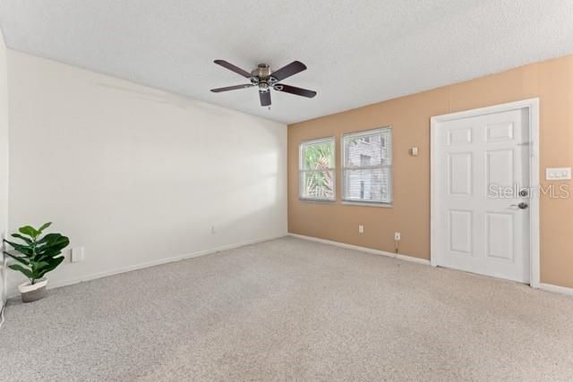 For Rent: $1,750 (2 beds, 1 baths, 748 Square Feet)