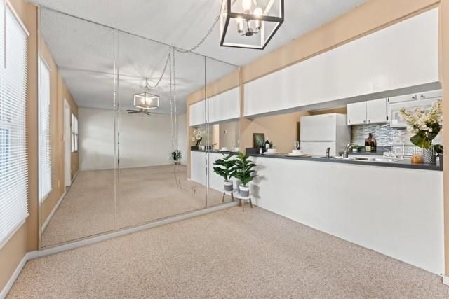 For Rent: $1,750 (2 beds, 1 baths, 748 Square Feet)
