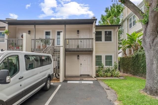 For Rent: $1,750 (2 beds, 1 baths, 748 Square Feet)