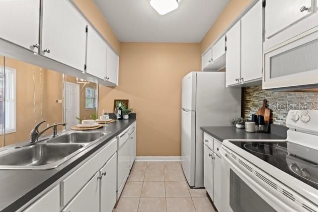 For Rent: $1,750 (2 beds, 1 baths, 748 Square Feet)