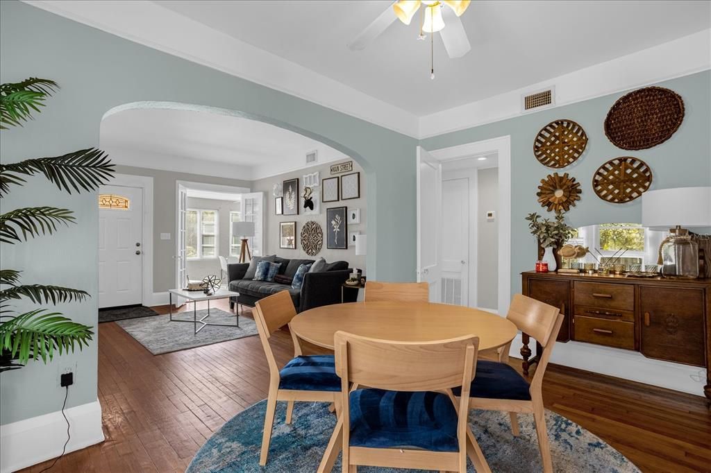 For Rent: $1,995 (3 beds, 1 baths, 1194 Square Feet)