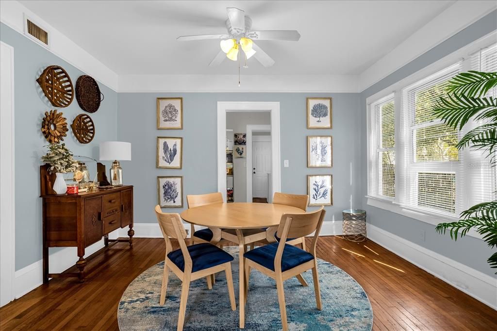For Rent: $1,995 (3 beds, 1 baths, 1194 Square Feet)