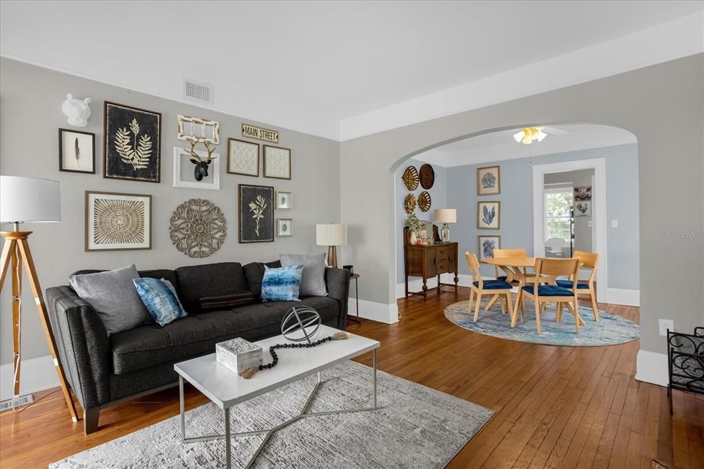 For Rent: $1,995 (3 beds, 1 baths, 1194 Square Feet)