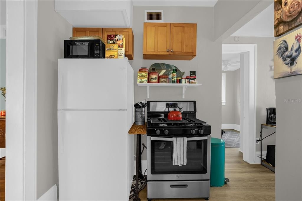 For Rent: $1,995 (3 beds, 1 baths, 1194 Square Feet)