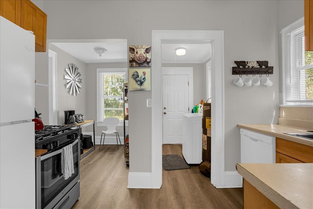 For Rent: $1,995 (3 beds, 1 baths, 1194 Square Feet)
