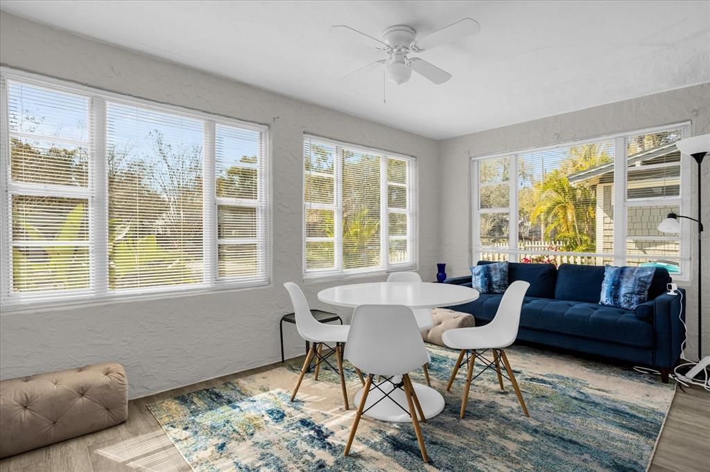 For Rent: $1,995 (3 beds, 1 baths, 1194 Square Feet)