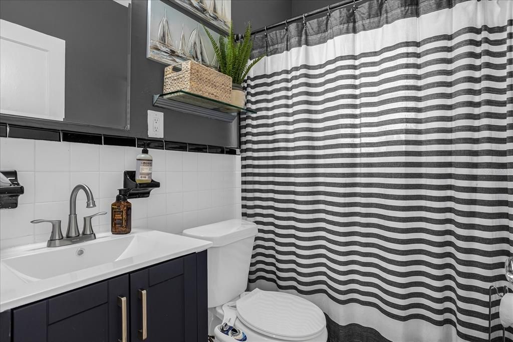 For Rent: $1,995 (3 beds, 1 baths, 1194 Square Feet)