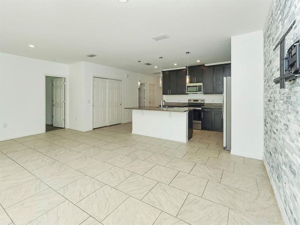 For Sale: $359,900 (3 beds, 2 baths, 1712 Square Feet)