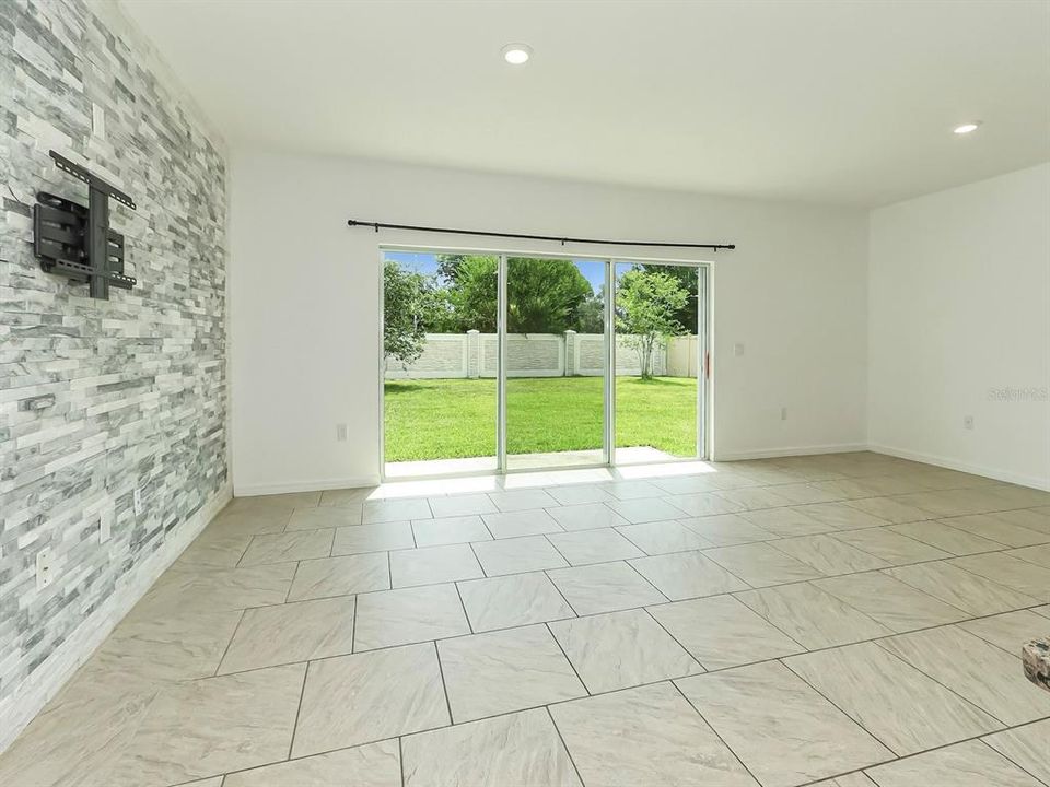 For Sale: $359,900 (3 beds, 2 baths, 1712 Square Feet)