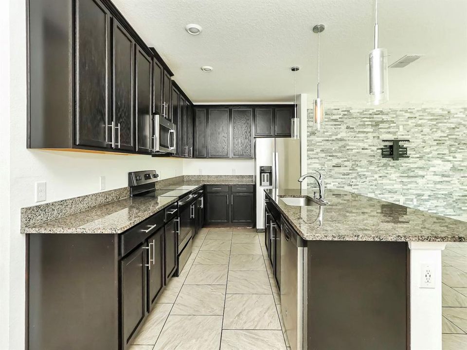 For Sale: $359,900 (3 beds, 2 baths, 1712 Square Feet)