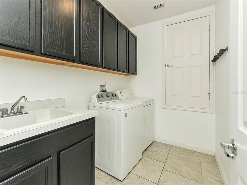 For Sale: $359,900 (3 beds, 2 baths, 1712 Square Feet)