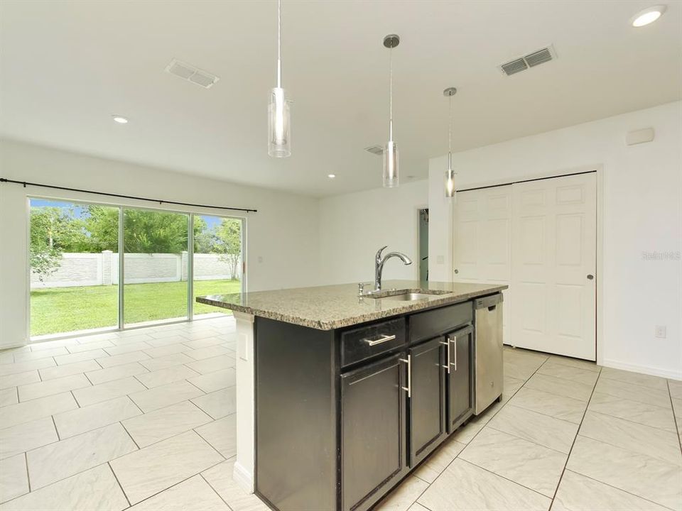For Sale: $359,900 (3 beds, 2 baths, 1712 Square Feet)