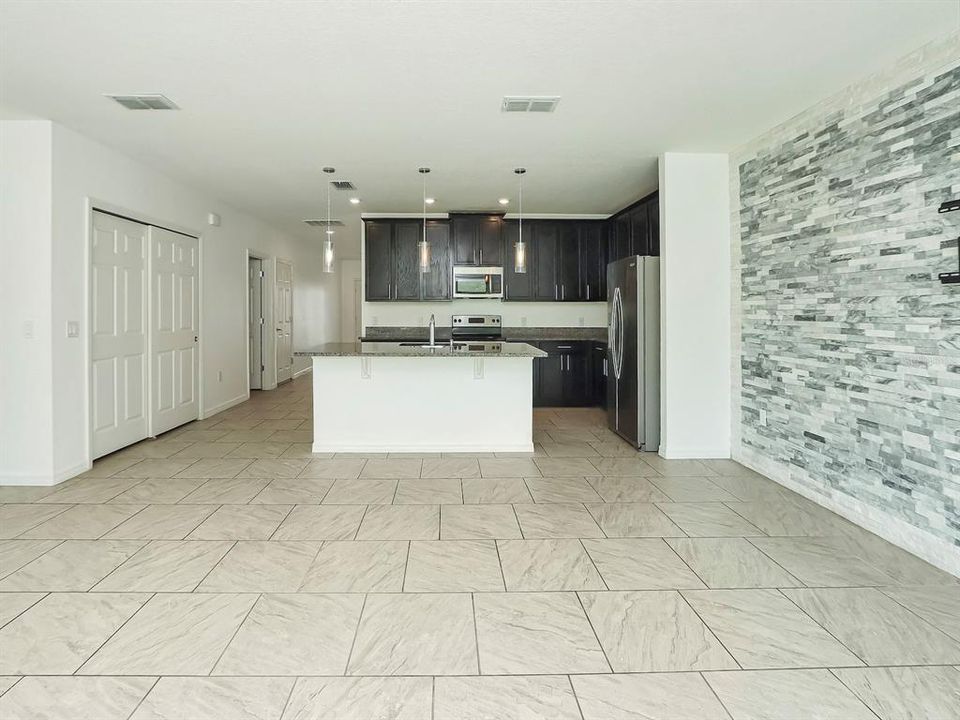 For Sale: $359,900 (3 beds, 2 baths, 1712 Square Feet)