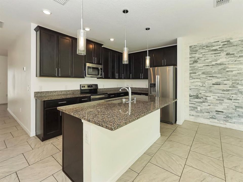 For Sale: $359,900 (3 beds, 2 baths, 1712 Square Feet)