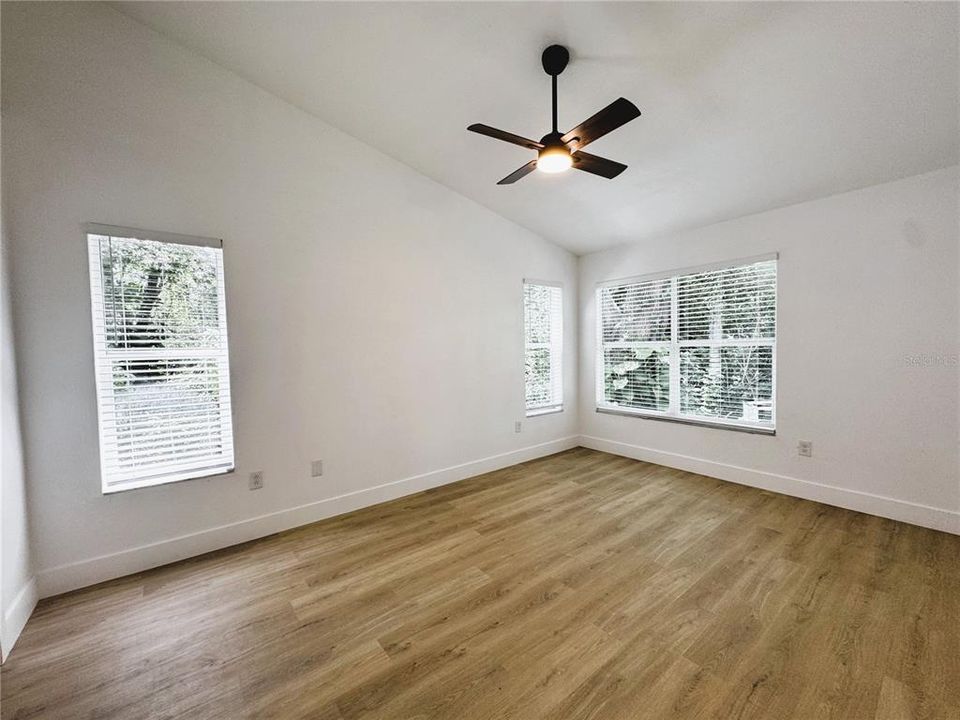 For Sale: $260,000 (2 beds, 2 baths, 1129 Square Feet)