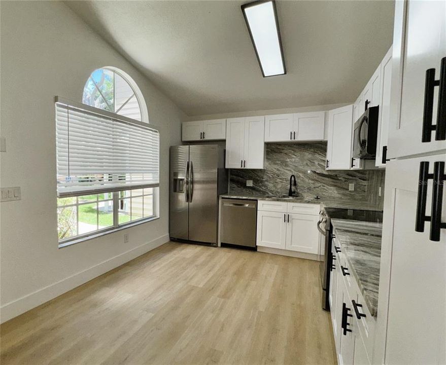 For Sale: $260,000 (2 beds, 2 baths, 1129 Square Feet)