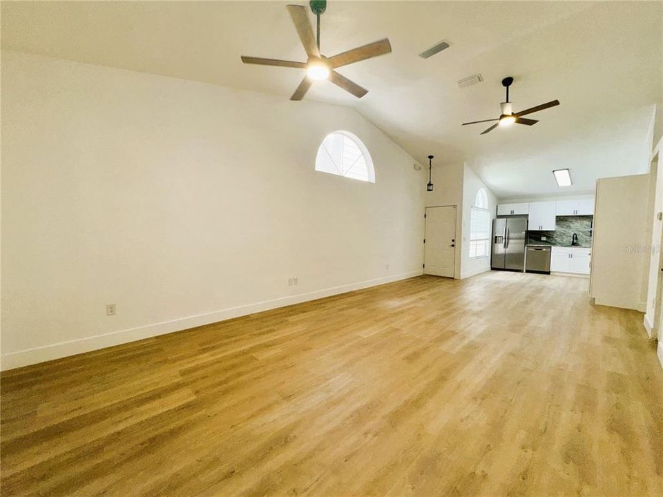 For Sale: $260,000 (2 beds, 2 baths, 1129 Square Feet)