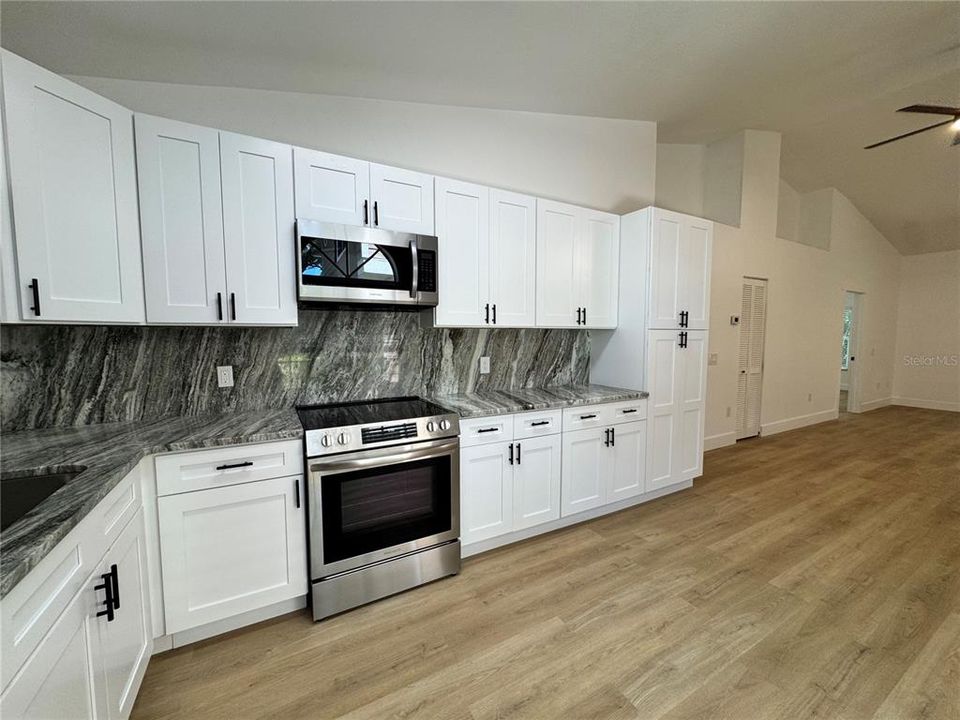 For Sale: $260,000 (2 beds, 2 baths, 1129 Square Feet)