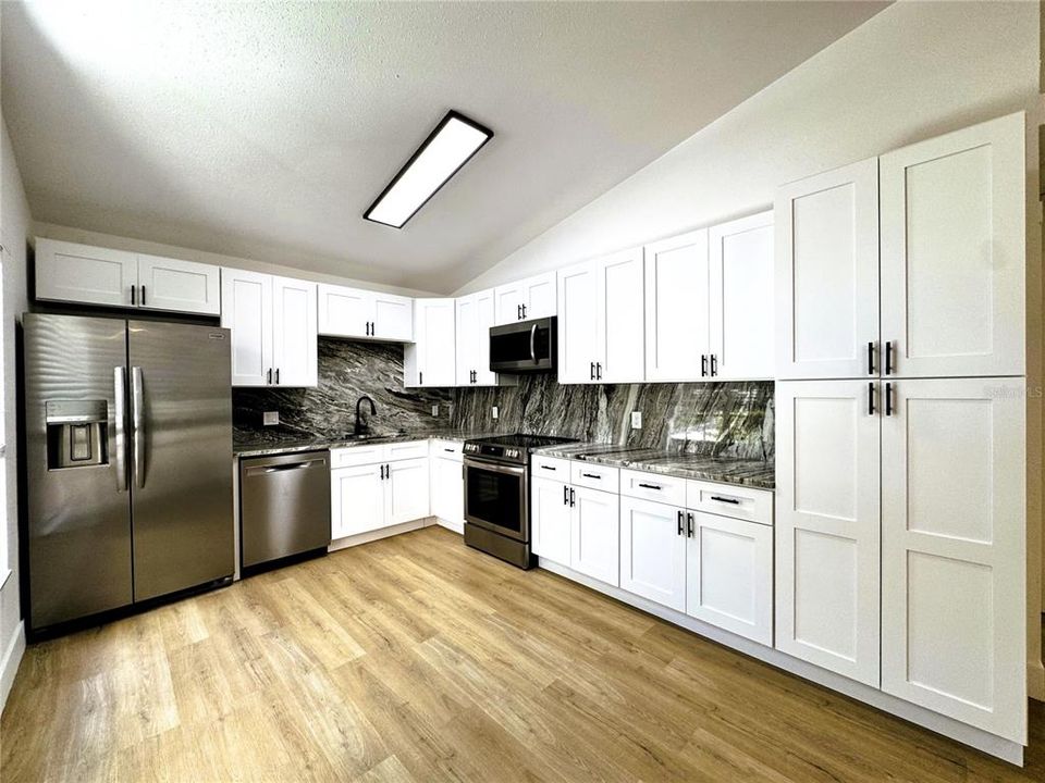 For Sale: $260,000 (2 beds, 2 baths, 1129 Square Feet)
